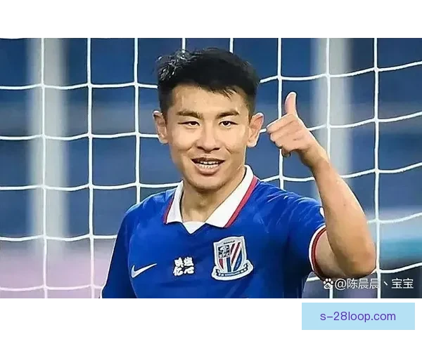 于汉超绝杀加时赛展现英雄本色 帮助球队捧起足协杯冠军奖杯 于汉超绝杀加时赛展现英雄本色 帮助球队捧起足协杯冠军奖杯